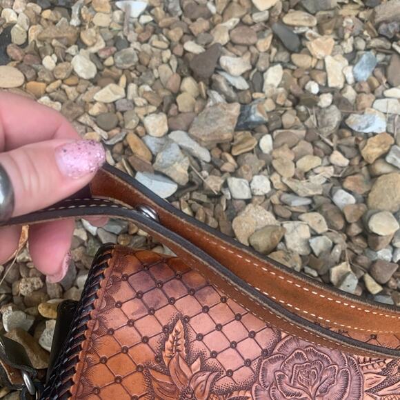 Vintage hand tooled leather turn lock purse - Picture 3 of 13